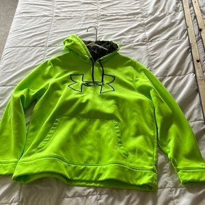 Large Under Armour sweatshirt